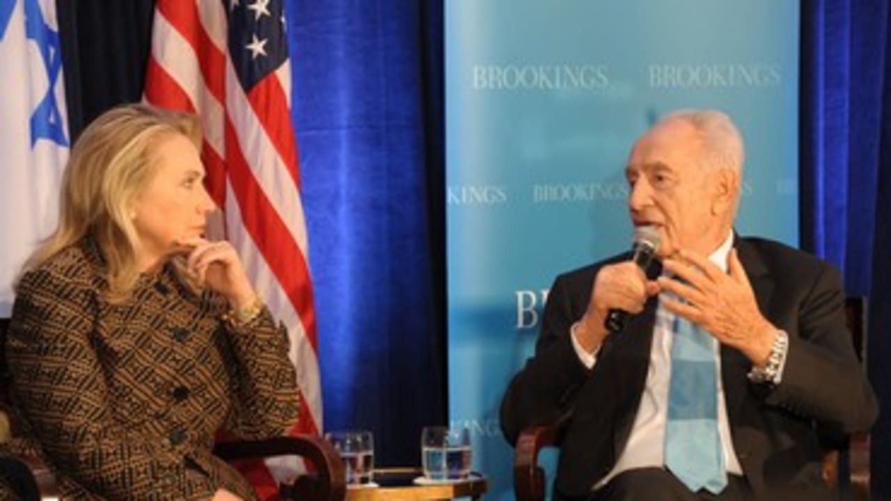 President Peres and US Secretary of State Clinton 370