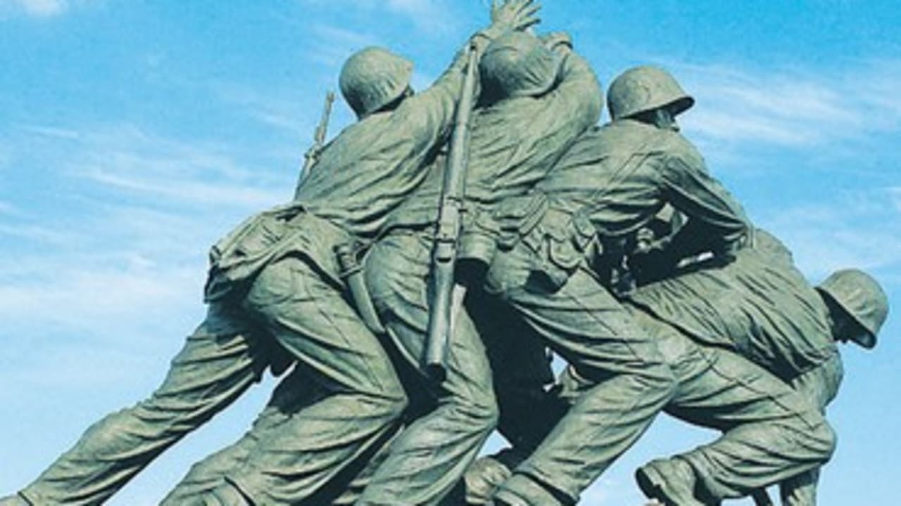 Statue depicting iconic photograph of US soldiers 370