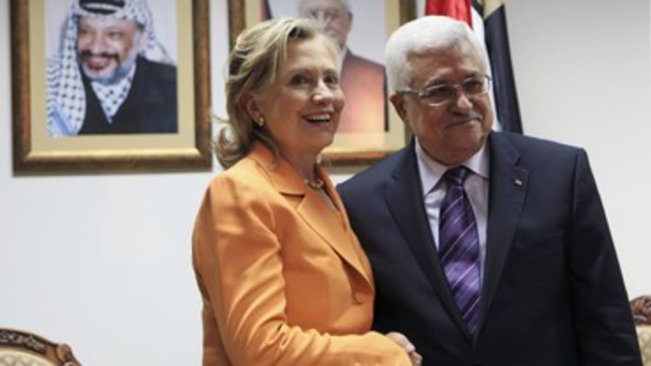 Clinton with Abbas during 2010 Ramallah visit 370 (R)