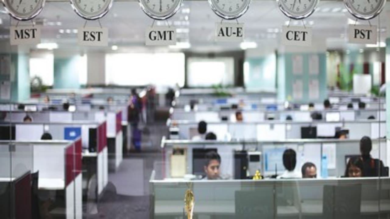 Office with clocks (R390)