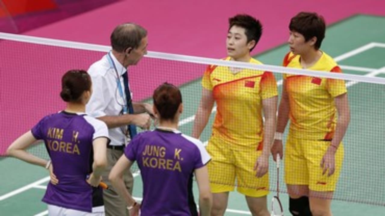 Chinese and S. Korean badminton teams in London 370 (R)