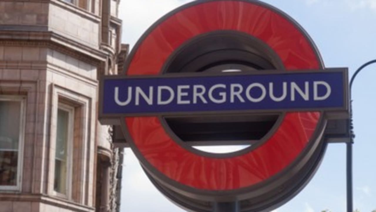 London tube subway underground 390