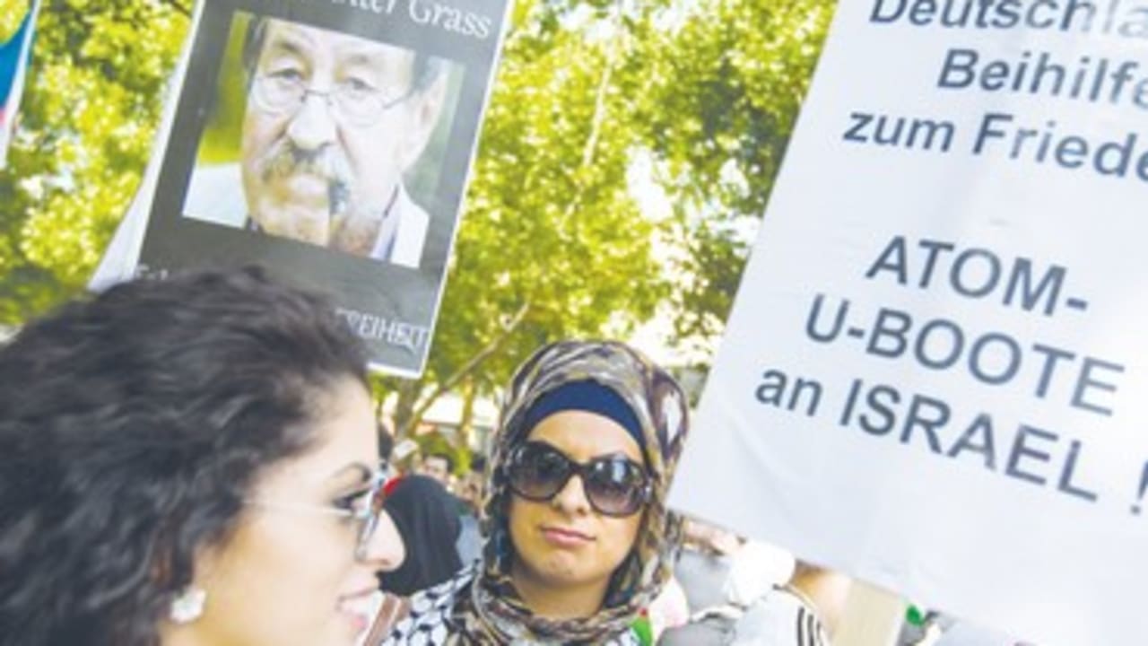 SIX HUNDRED ISLAMISTS march at an Al-Qods Day in Berlin, 370