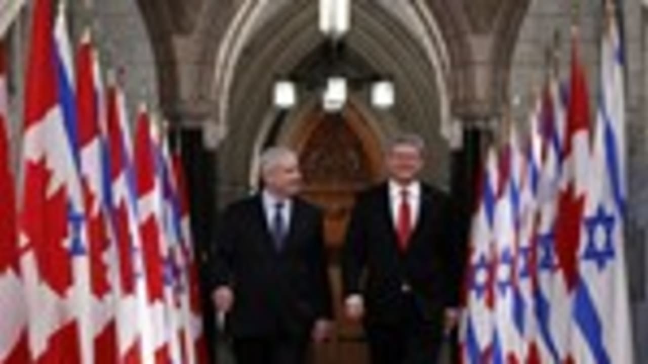 Netanyahu walks with Harper 150