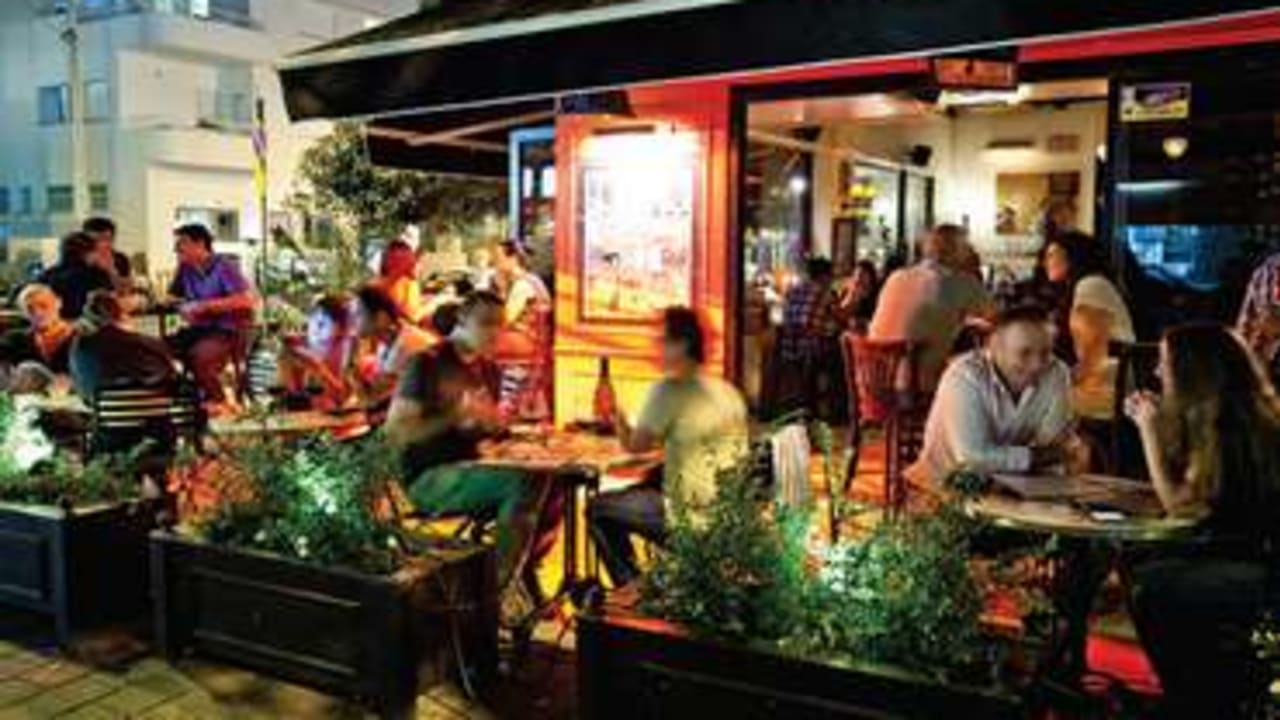 Belle & Antoine wine bar 370