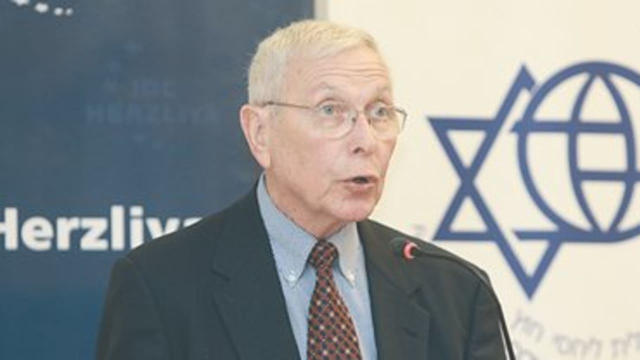 Moshe Arad 370