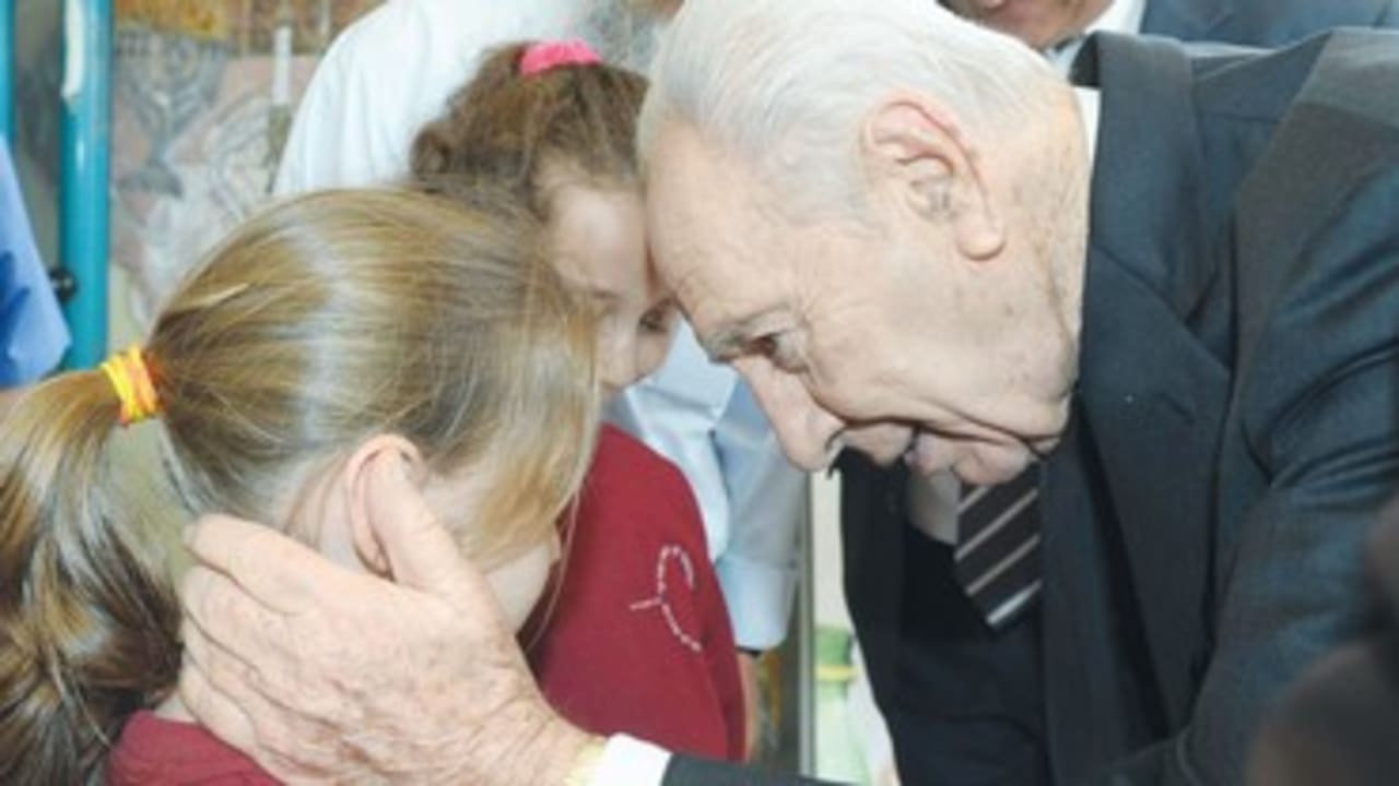 PERES speaks to Sderot children