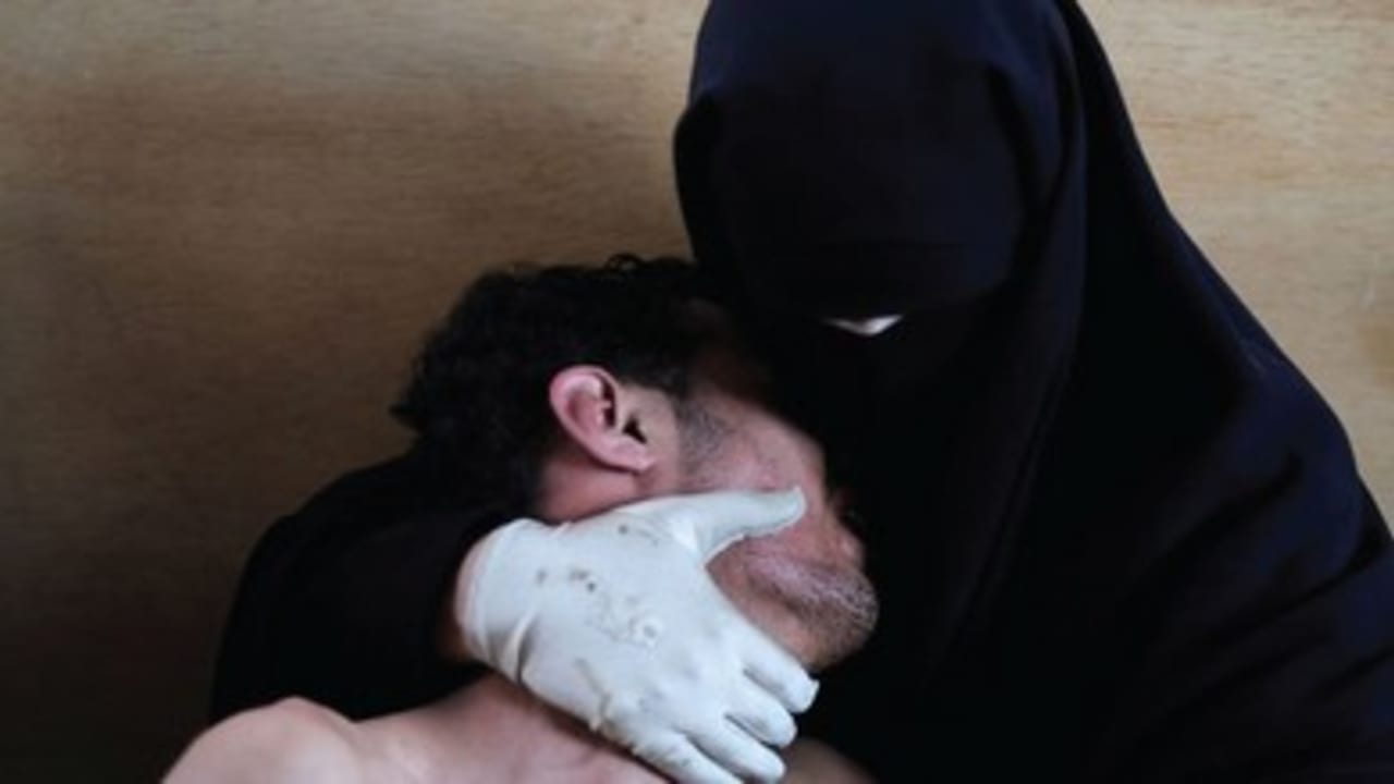Man and woman in burka 390