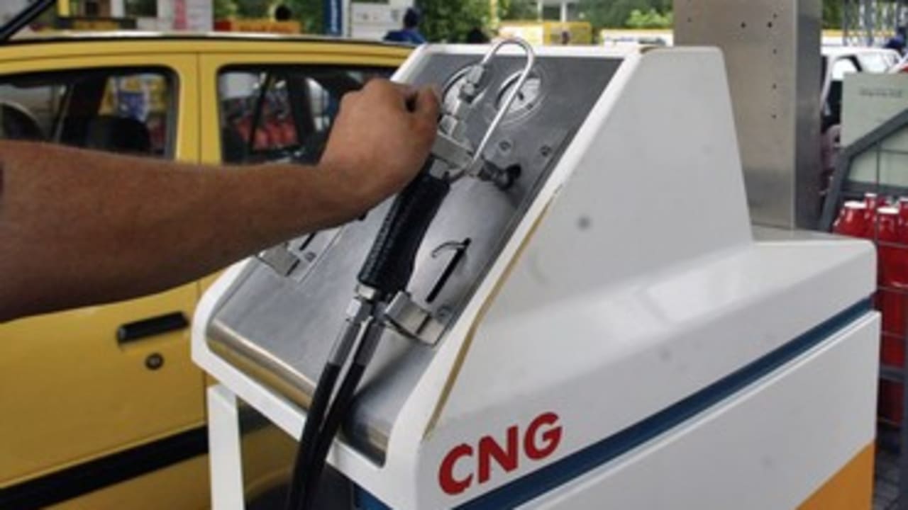CNG 370