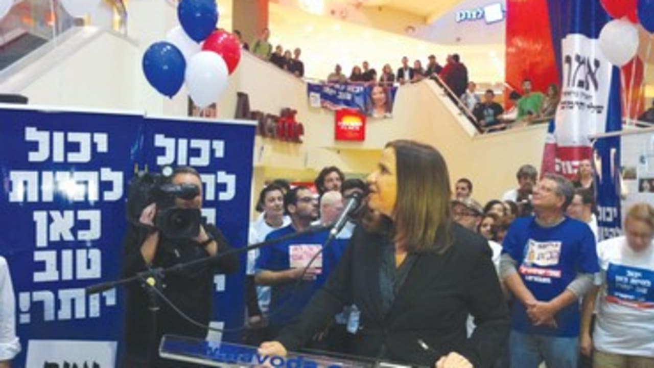 Labor's Yacimovich at Dizengoff Center campaign event 370