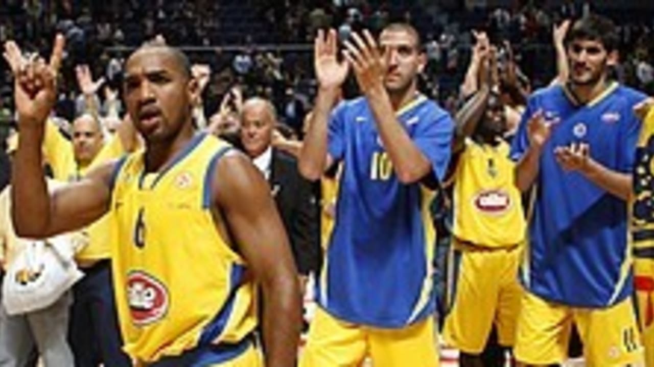 Maccabi TA celebrate 22 