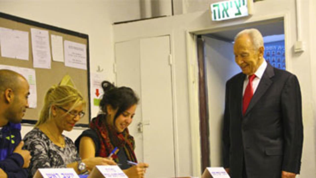 Peres voting 22.1.13 370