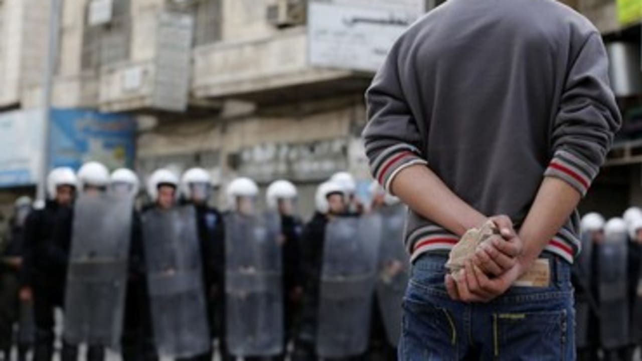 Palestinian protester near Palestinian riot police 370