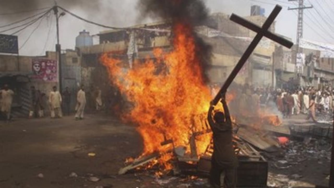 Pakistan anti-Christian protest 370