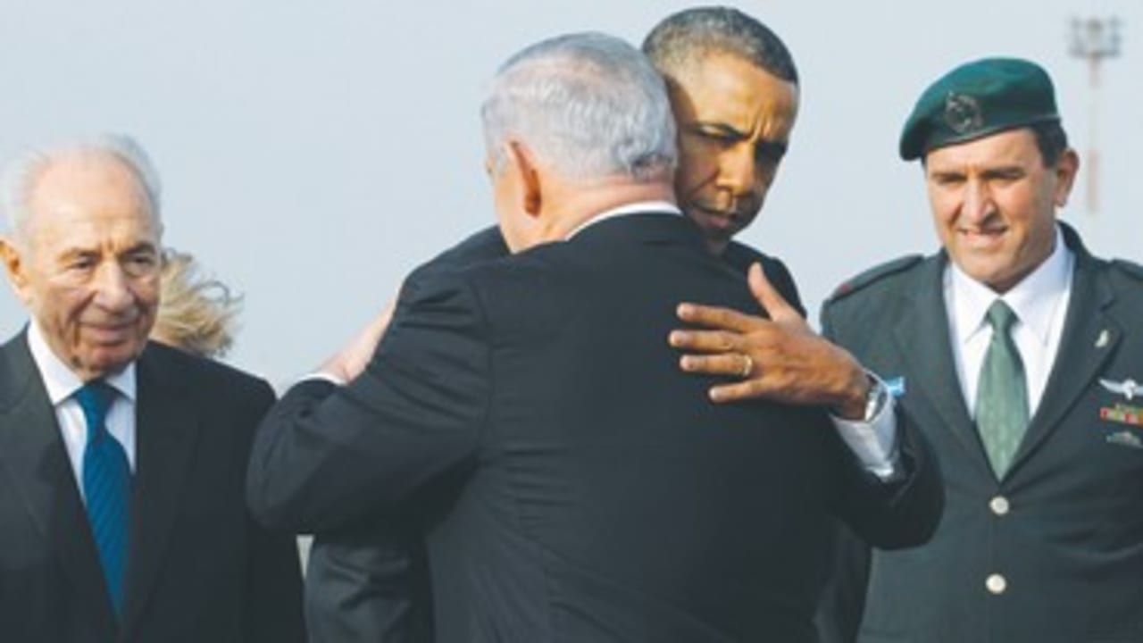 Obama hugging Bibi Peres bckgrnd 370
