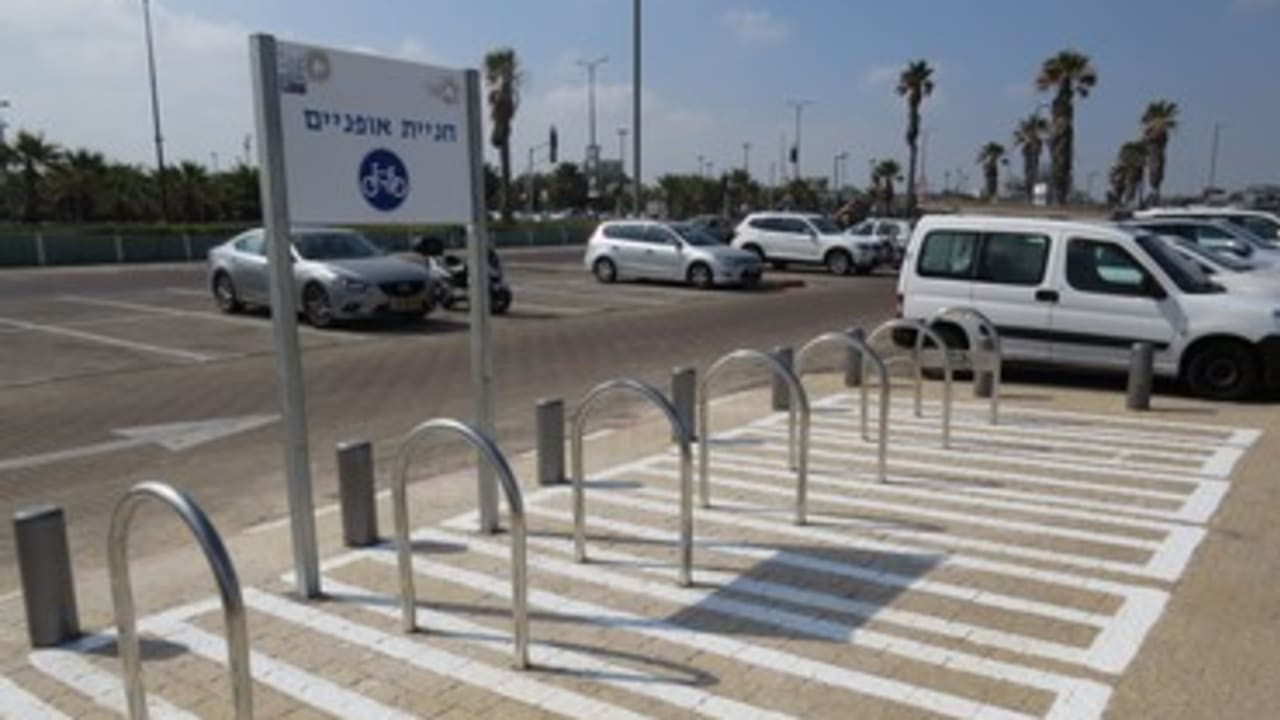 Bike parking 370