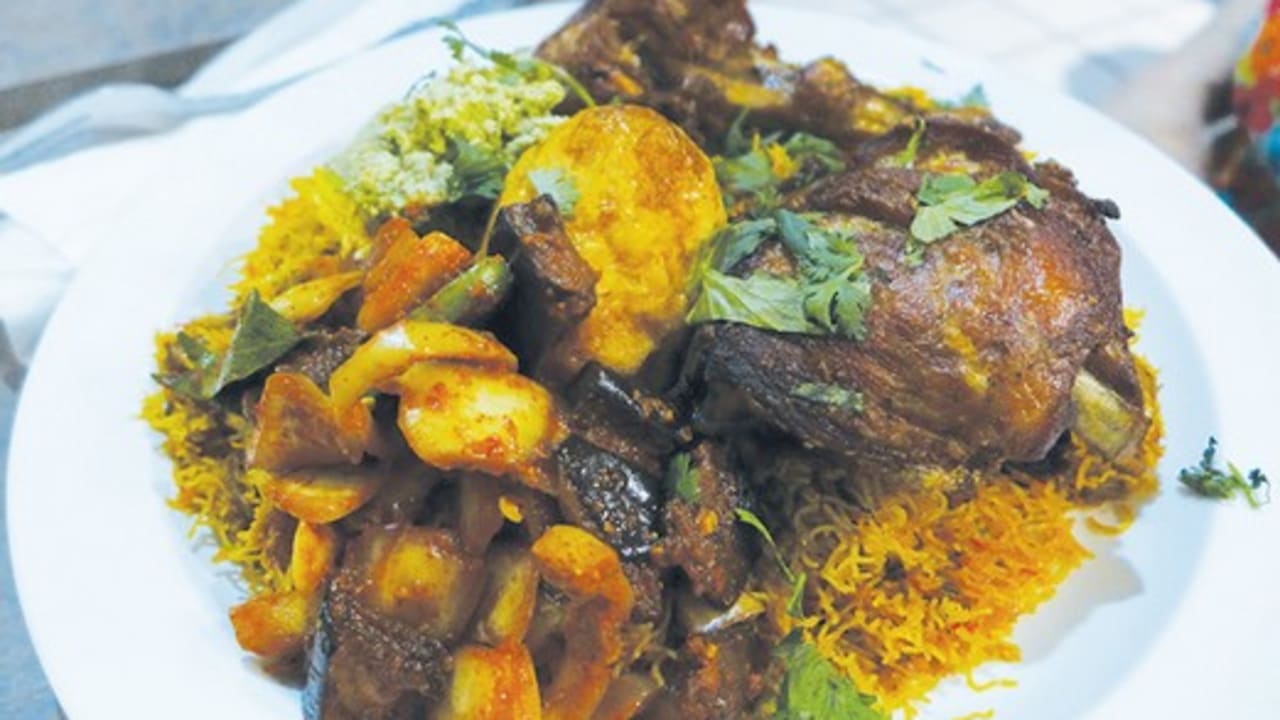 Garnishing a biryani food 521