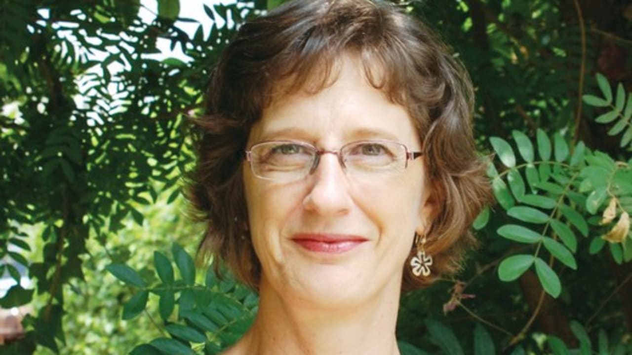 SUZY KAHATI olah 521
