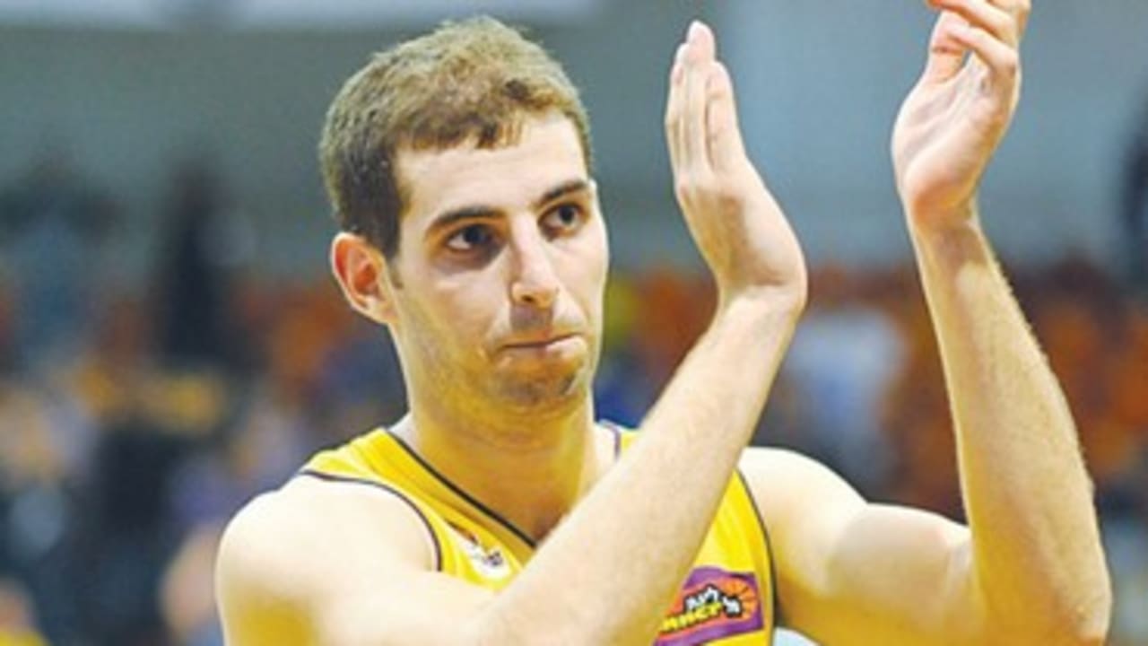 Hapoel Holon's Guni Izraeli 370