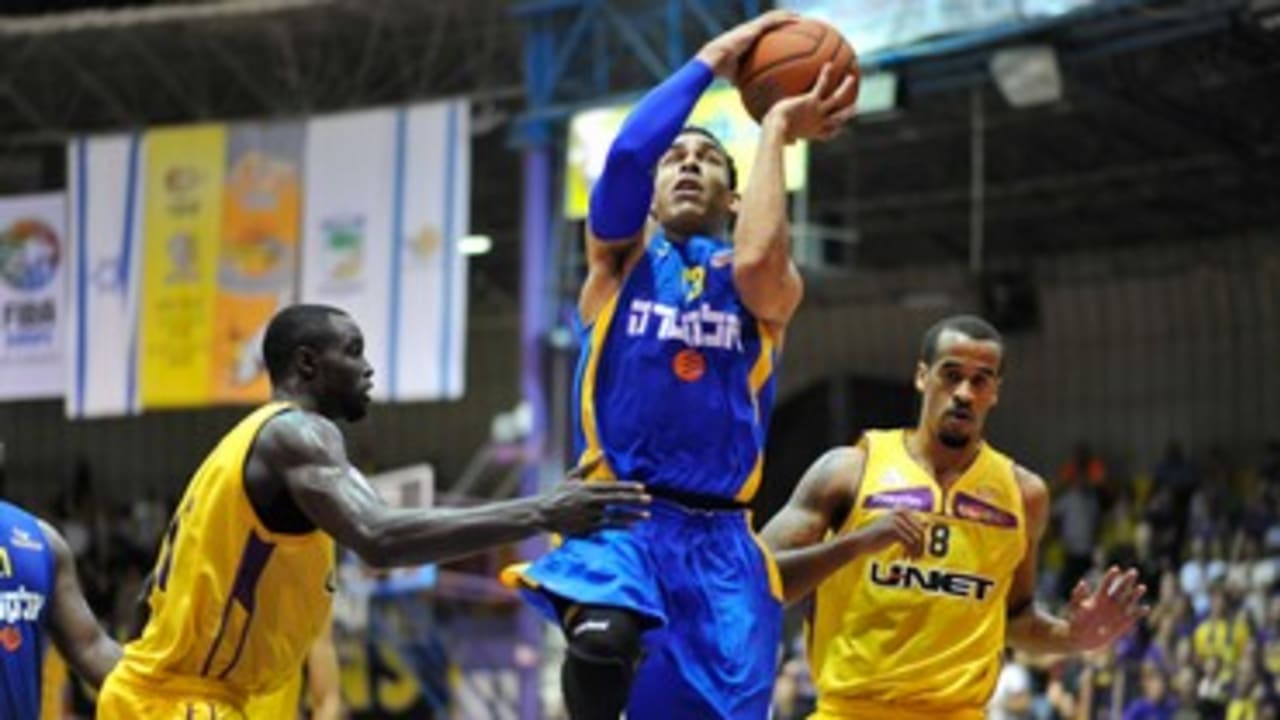 Maccabi Tel Aviv's David Blu 370