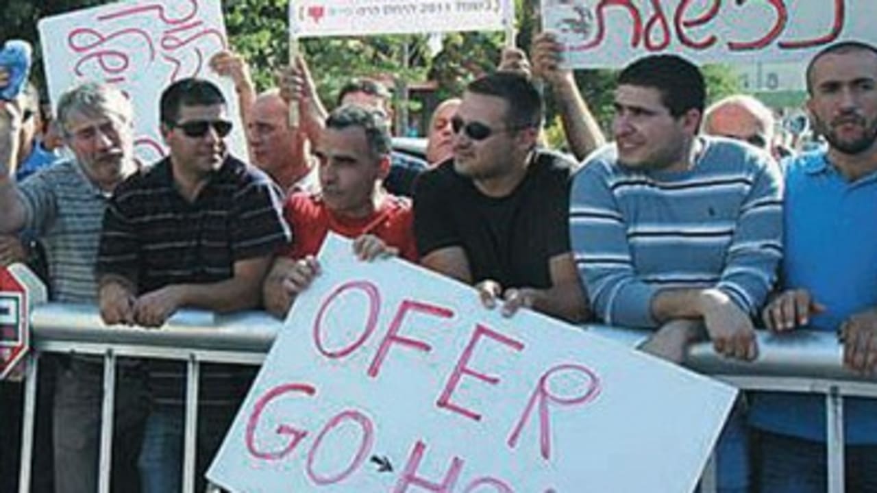 Workers protest at Hadera Paper  370