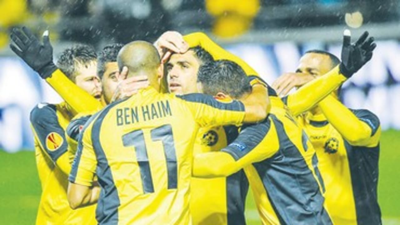 Maccabi Tel Aviv players celebrate 370