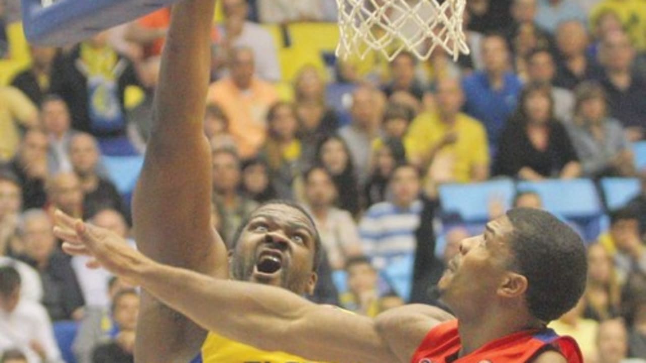 Maccabi Tel Aviv center Sofoklis Schortsanitis