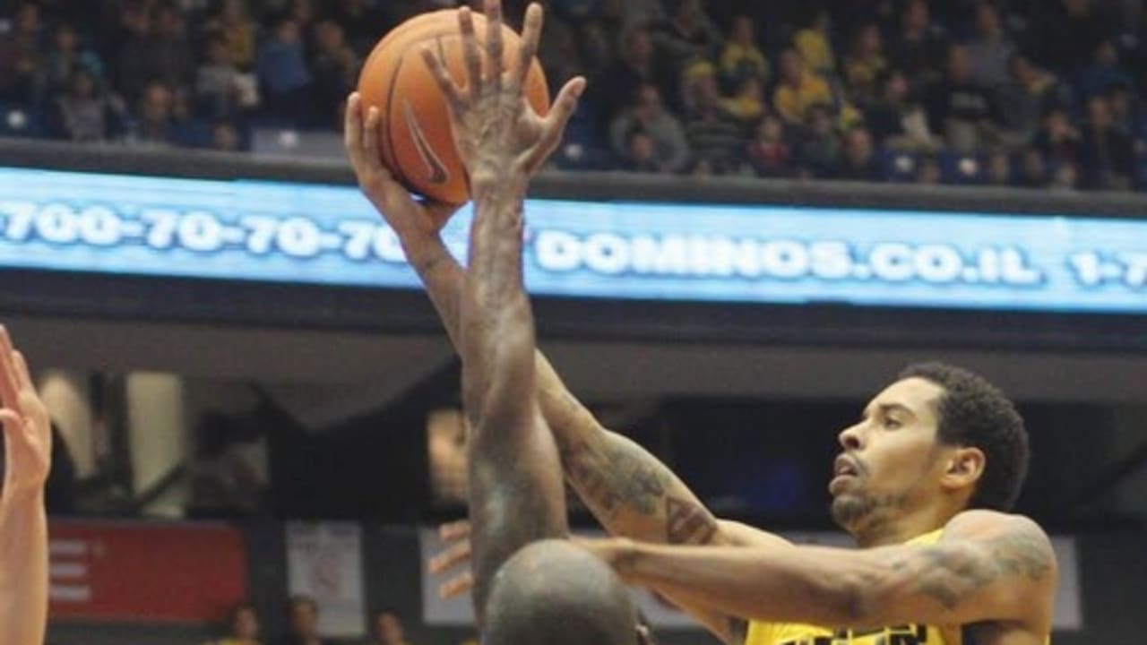Maccabi Tel Aviv forward Sylven Landesberg scored 18 points in his team’s 99-93 victory over Hapoel Gilboa/Galil and Rick Jackson at Nokia Arena last night.