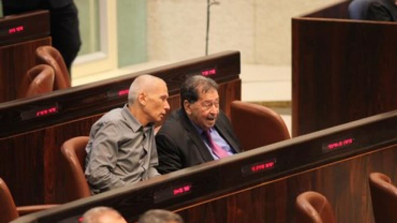 Ben-Eliezer looks on at presidential vote after having dropped out of race