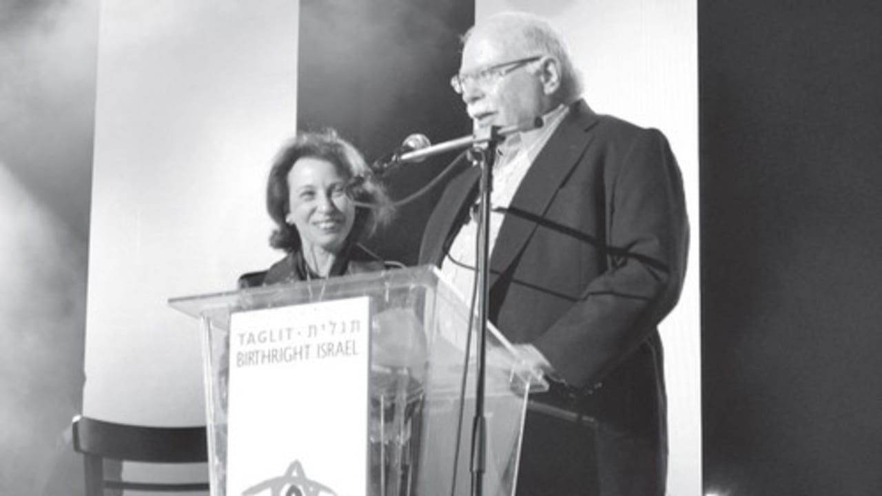 MICHAEL STEINHARDT, accompanied by his wife, Judy, bids farewell to summer Birthright participants at a ceremony honoring him at Hebrew University yesterday. 