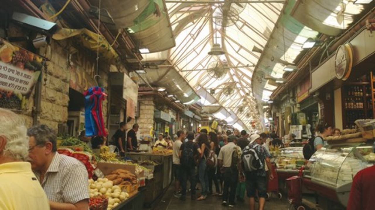 Yalla Basta market bites offers an audio smartphone, and directs users to a variety of recommended stands and stalls