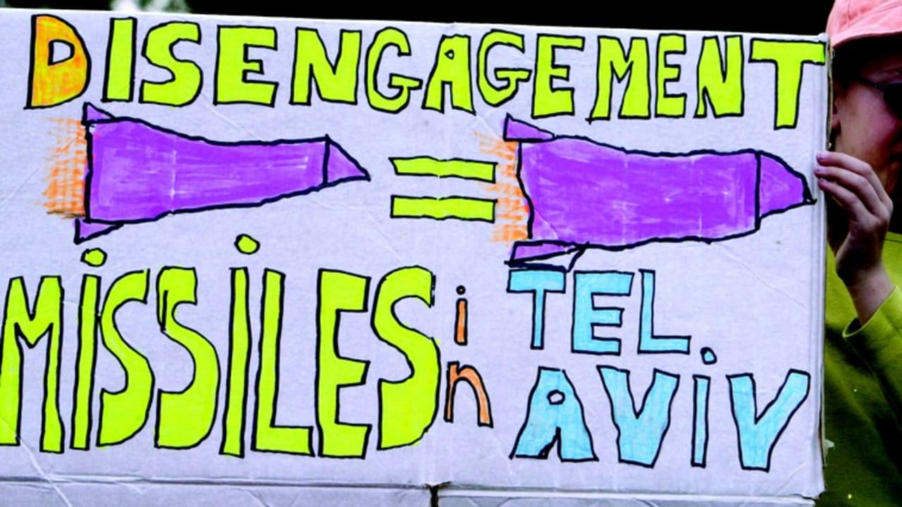 Manifestation contre le désengagement en 2004