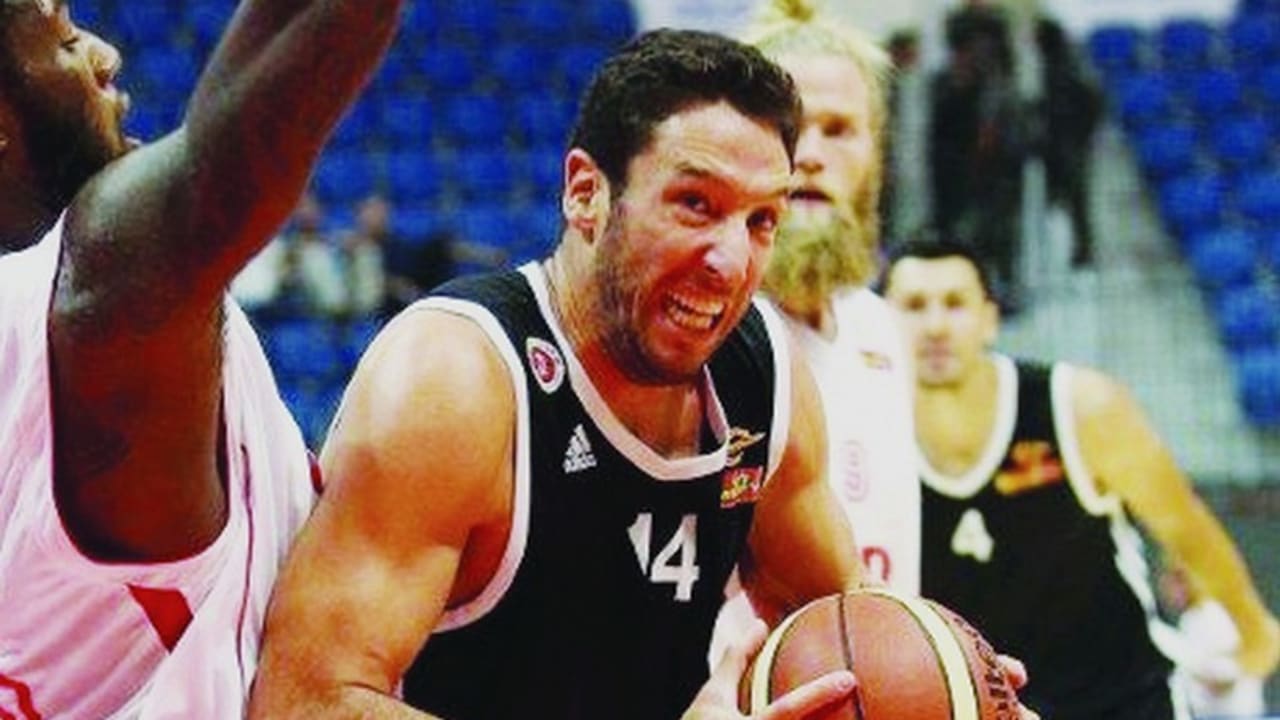 Hapoel Jerusalem center Yaniv Green couldn’t help his team avoid a second-round exit at the hands of Unics Kazan in the Euroleague qualifiers in Ostend, Belgiun on Thursday.