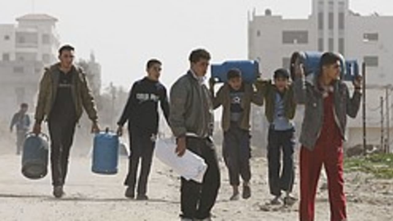 Gazans carry cooking gas 248.88