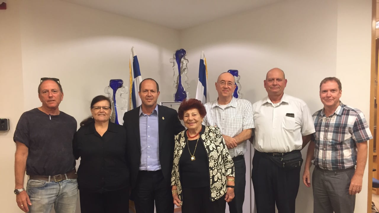 Nir Barkat meets with “the Committee to save apartment leasers in Israel”