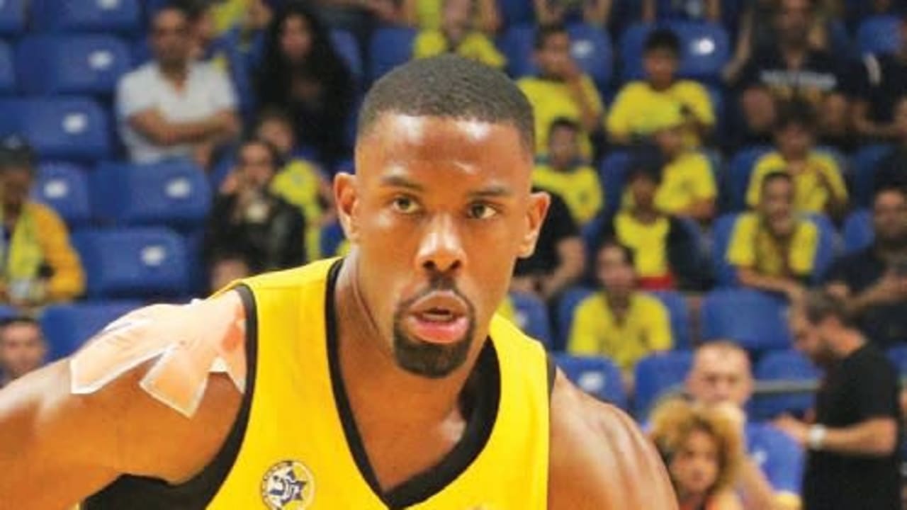 Maccabi Tel Aviv guard Norris Cole had a game-high 19 points in last night’s 80-61 win over Bnei Herzliya at Yad Eliyahu Arena.