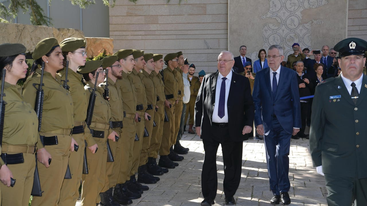 PRESIDENT REUVEN RIVLIN and Austrian President Alexander Van der Bellen inspect the honor guard at the President’s Residence