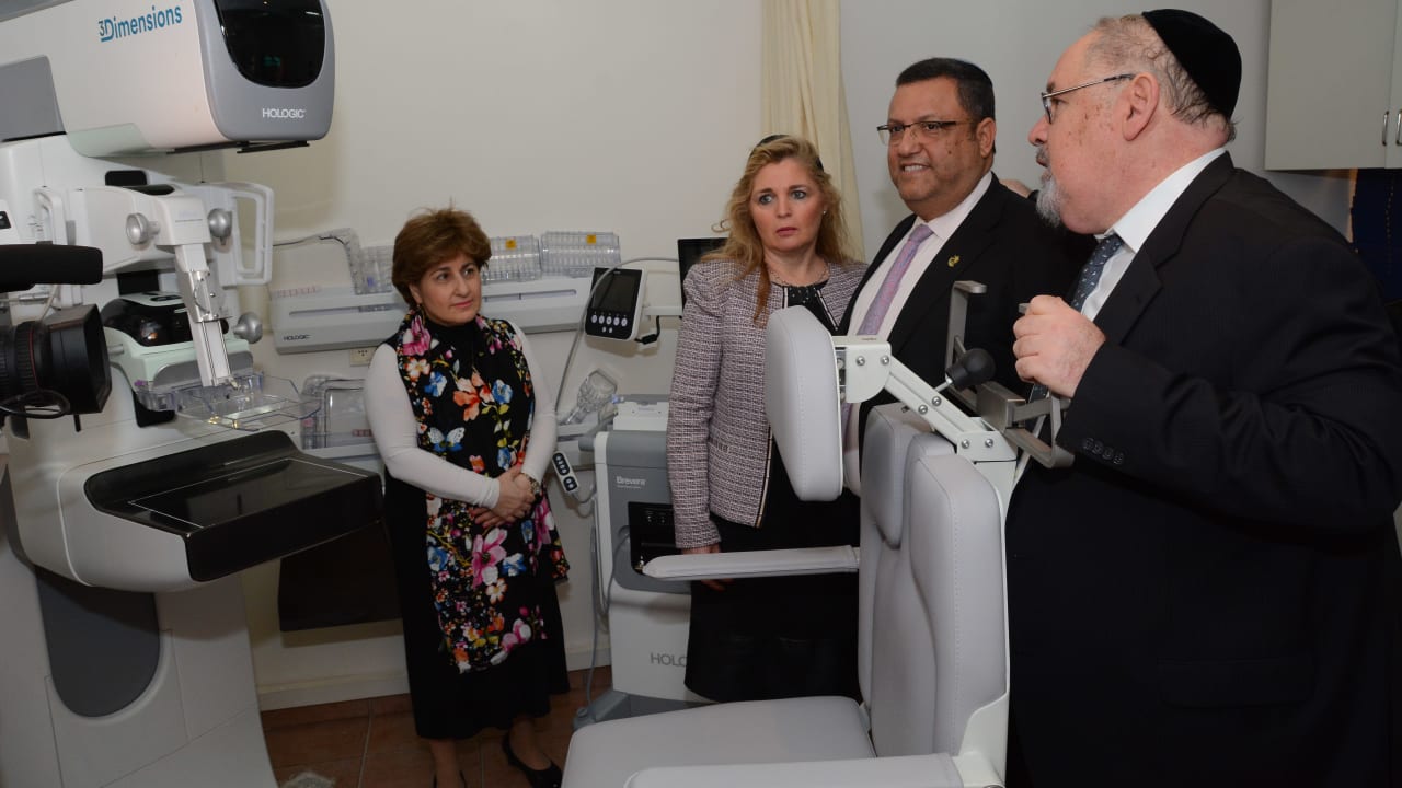 Jerusalem Mayor Moshe Lion (C) views a 3Dimensions™ Tomosynthesis System