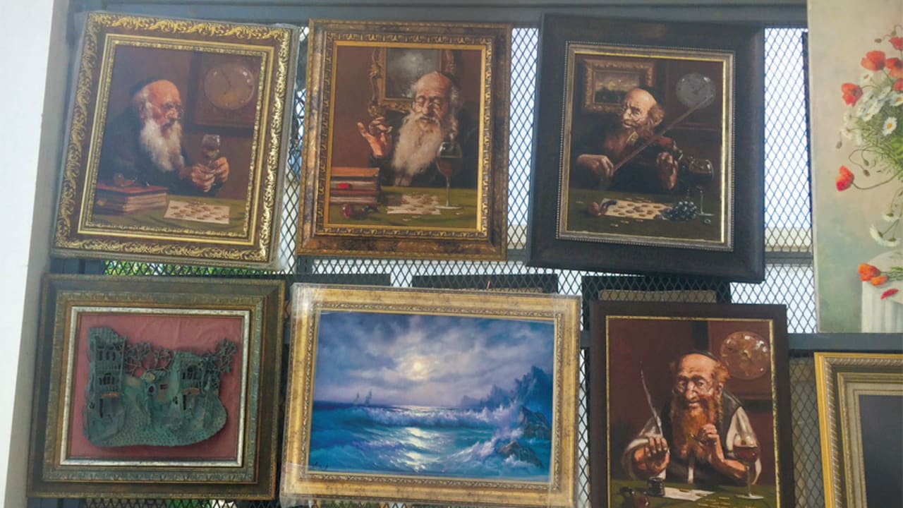 PICTURES DEPICTING Jews as lovers of money are featured at a Moscow art exhibition.
