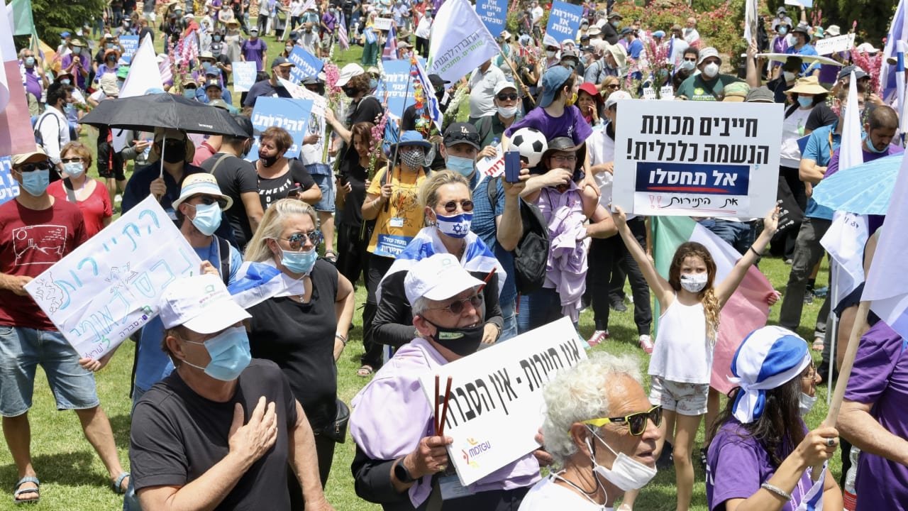 Tourism industry workers  protest outside the Knesset and Finance Ministry on May 14, 2020
