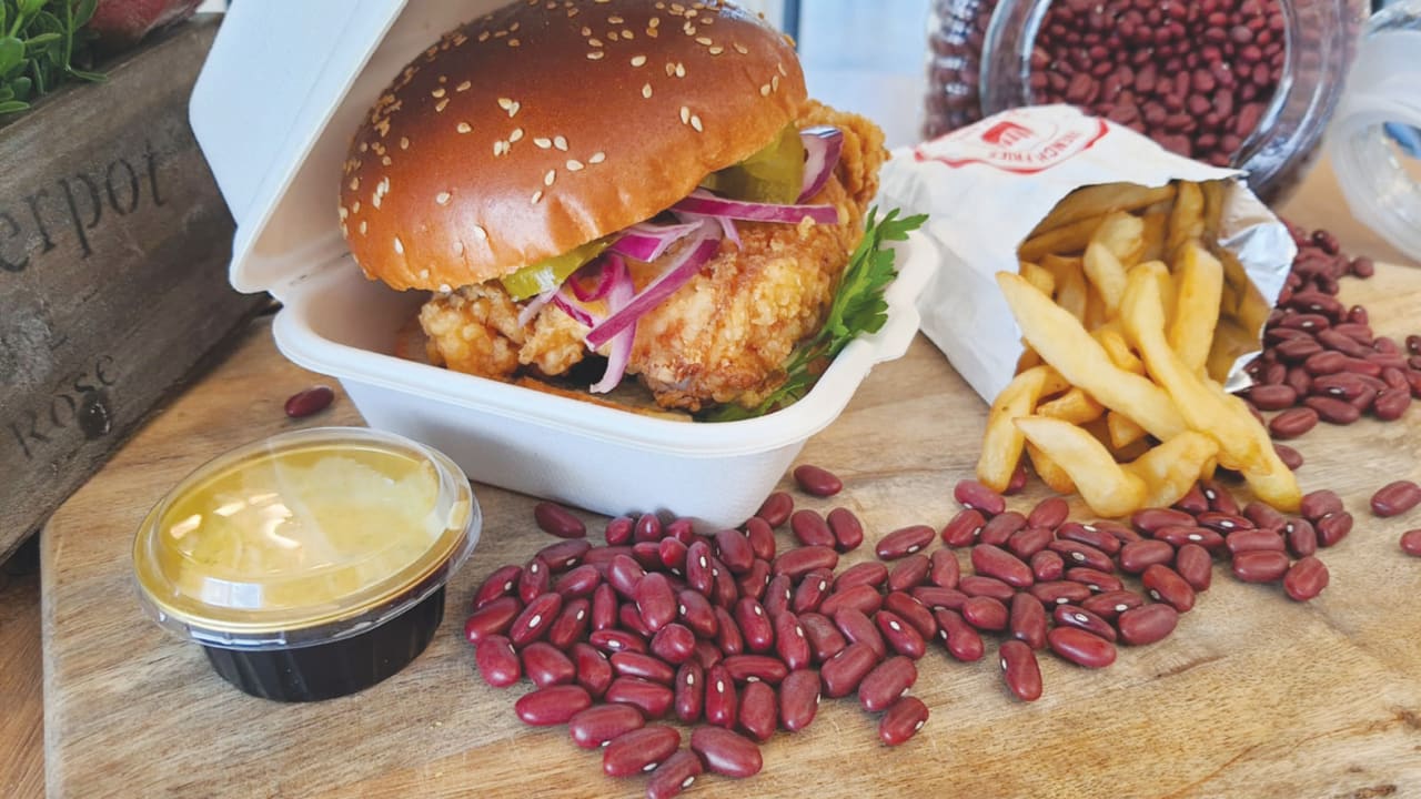 THE SEALED cardboard containers keep food hot and meet current hygiene requirements.