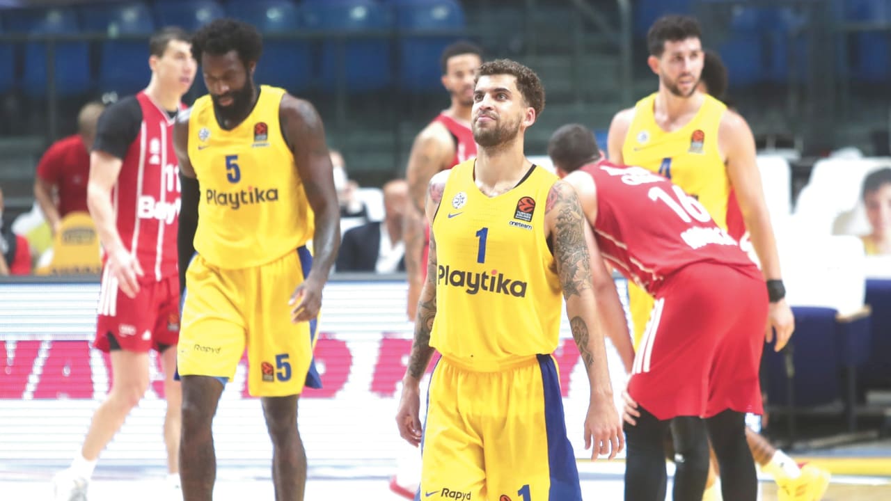 SCOTTIE WILBEKIN (1) and Maccabi Tel Aviv made a valiant rally after falling behind big to visiting Bayern Munich, but couldn't pull off the comeback in a narrow 85-82 Euroleague loss.