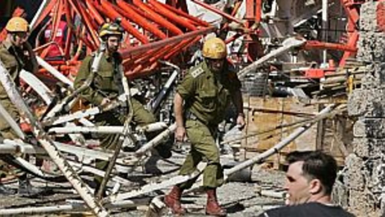 Crane collapse1 298.88
