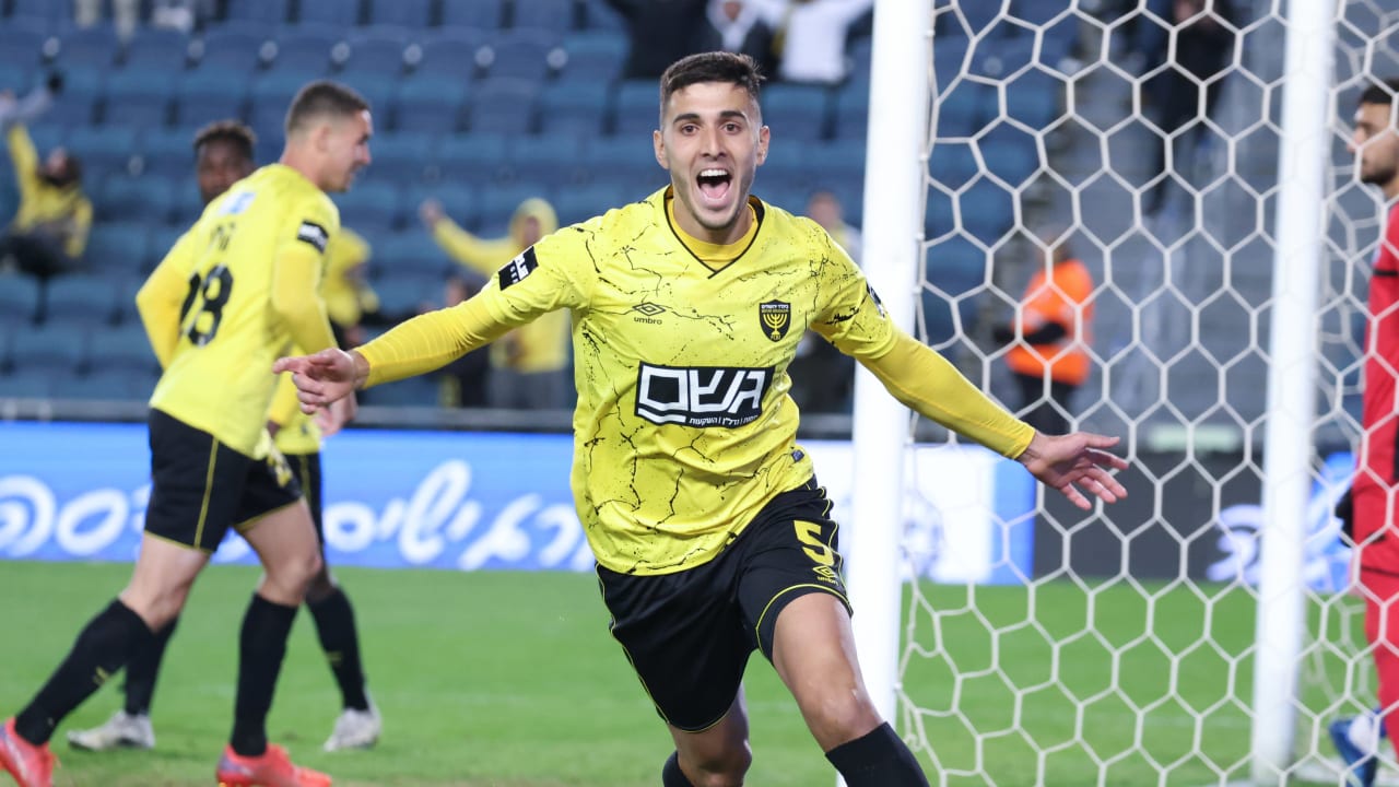  BEITAR JERUSALEM’S David Houja celebrates after scoring the second his two goals in the team’s 2-1 extra-time victory over Hapoel Afula in the State Cup round-of-32.