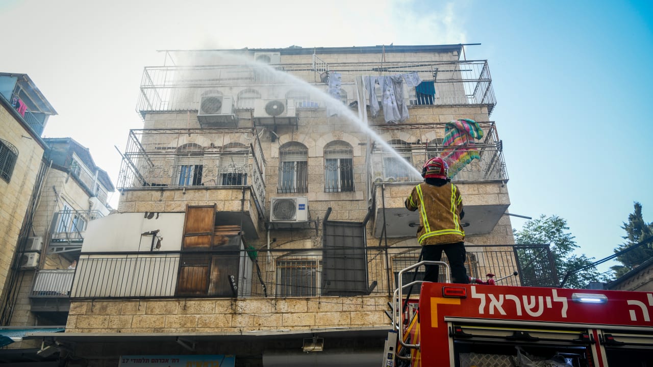  Firefighters and police at the scene where a fire broke at an apartment in Jerusalem, April 28, 2022.