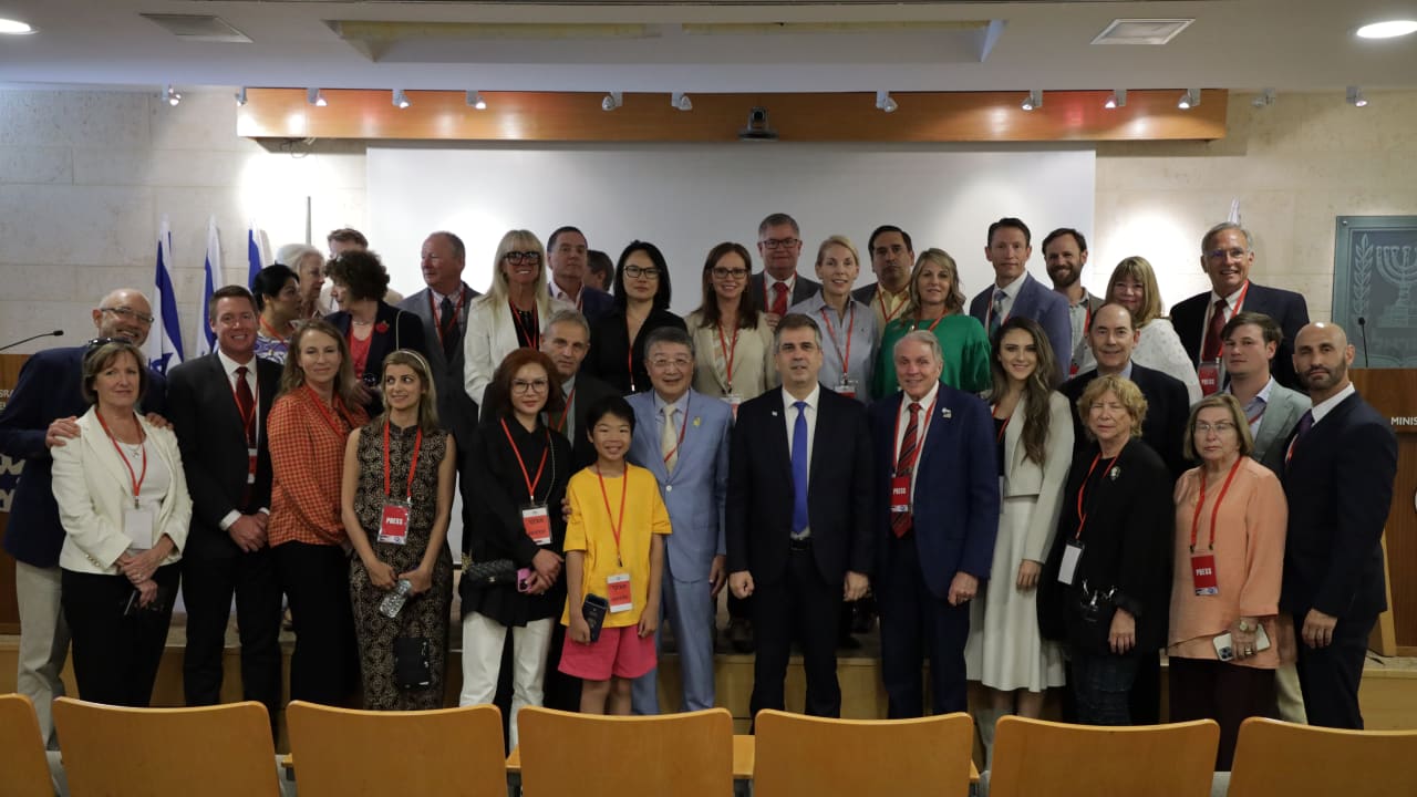  The Lincoln Club of Orange County with Israeli Foreign Affairs Minister Eli Cohen in Jerusalem at a special meeting   