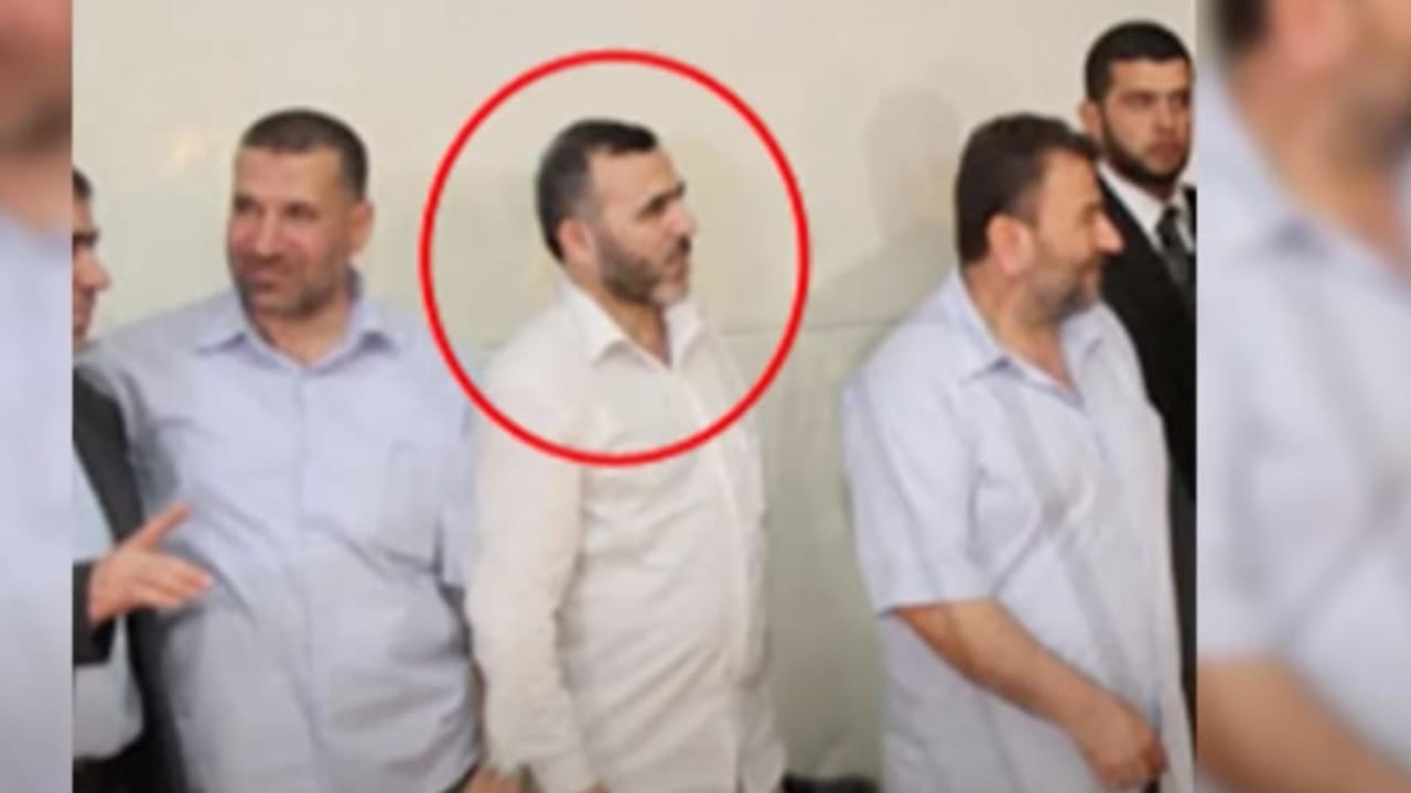  Marwan Issa con un círculo rojo.