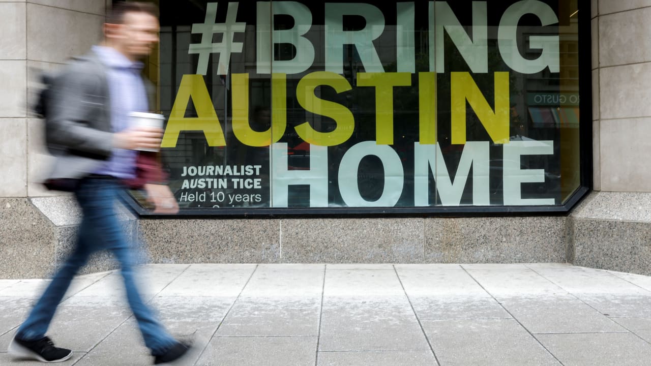  A banner for journalist Austin Tice, who disappeared while reporting in Syria in 2012, hangs outside the National Press Club building in Washington, US, May 2, 2023.