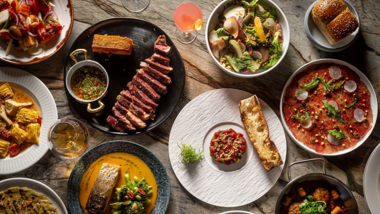 David 16 offers a delicious array of food.