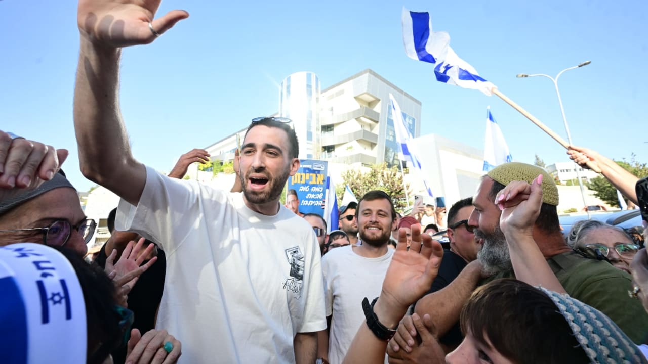 Avinatan Or returns home to hundreds cheering for him, October 21, 2025.